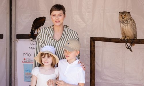 Konačno osmijeh na licu princeze Charlene, a pokazala je i chic kombinaciju