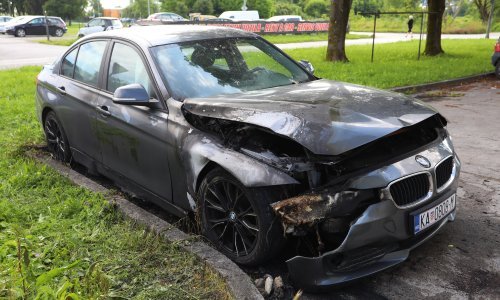 Požar u Karlovcu: Izgorio BMW pravosudnog policajca