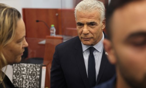 Izraelski oporbeni čelnik Yaïr Lapid svjedoči na suđenju Netanyahuu za korupciju