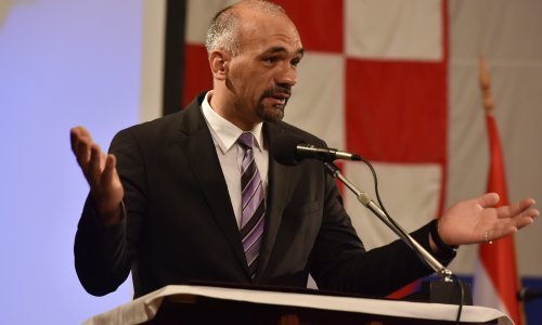 Kninski župan o skidanju hrvatske zastave u Kninu: 'Skupo će ih koštati'