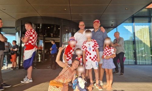 Među navijačima koji su dočekali reprezentativce i Mario Mamić, Zdravkov sin