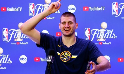 Jokićev show na konferenciji; pivom zalio suigrača pa se našalio na račun Đokovića