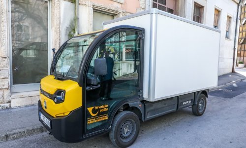 Više od 85 službenih vozila ide na dražbu, evo što sve možete povoljno kupiti