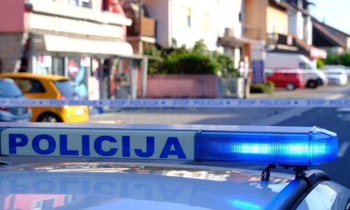 Nesvakidašnja nesreća: Kod Crikvenice autom sletjela na hotelsku terasu punu gostiju