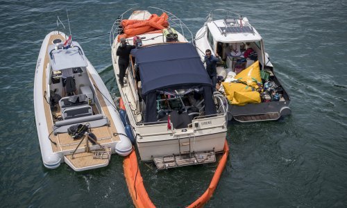 Njemačka brodica koja se nasukala u NP Krka izvučena i otegljena