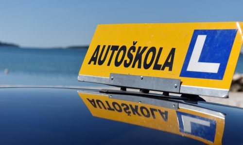 Zaradili 85.000 eura na lažnim potvrdama u zagrebačkim autoškolama