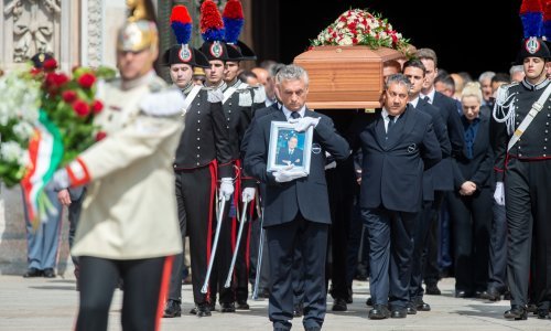 Tisuće ljudi na pogrebu bivšeg talijanskog premijera Silvija Berlusconija