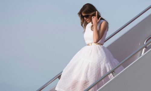 Nakon dugo vremena u javnosti: Melania Trump plijenila elegancijom u bijelom