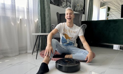 Popularni TikToker ne odvaja se od svog iRobota kojeg je ponio čak i na proslavu svog rođendana!