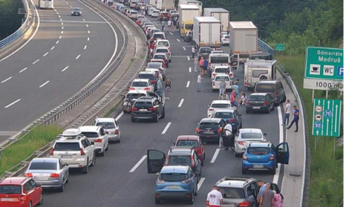 Zbog tehničkog kvara u tunelu Mala Kapela bio prekinut promet na A1