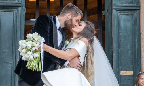 Adriana Ćaleta-Car ponosno pokazala trudnički trbuščić, ali pažnju je ipak 'ukrao' badić