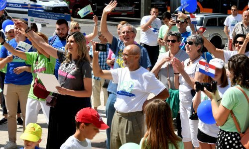 Hodači za život tražili zabranu pobačaja, kontraprosvjednici žele slobodu izbora