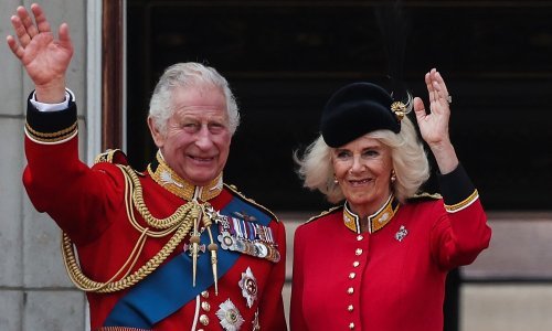 Kralj Charles nije mogao sakriti sreću kada je mahnuo s balkona Buckinghamske palače