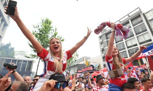 Pogledajte nevjerojatne snimke; korteo s 25.000 hrvatskih navijača stigao do stadiona