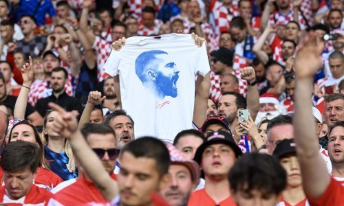 Nastao kaos ispred stadiona; hrvatski navijači se potukli zbog Marka Livaje!