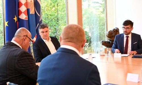 Milanović se sastao s pčelarima Primorsko-goranske: 'Prodaje se puno lažnog meda'