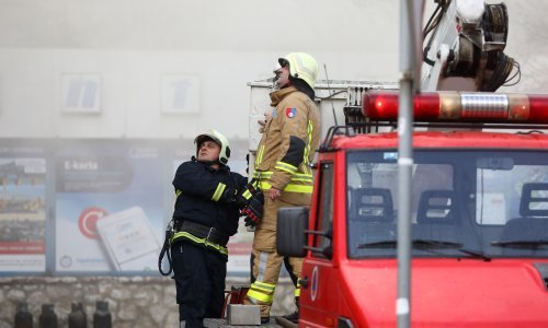 Ugašen požar na krovu sarajevskog zatvora, na zapaljenom katu nije bilo zatvorenika