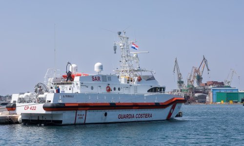 U Puli privezan brod za kojeg Talijani kažu da je nepotopiv