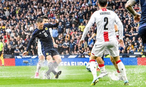 Mađar prekinuo utakmicu na čak 90 minuta, ali Škote ni to nije poremetilo