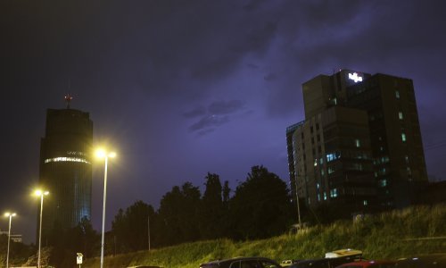 Tuča pogodila Zagorje, pogledajte kako su munje parale nebo iznad Zagreba