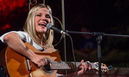 Istarska kantautorica Elis Lovrić nastupa u dvorani Europskog parlmenta