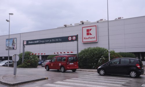 Inspektorat opozvao pet pekarskih proizvoda koje u promet stavljaju Spar i Kaufland
