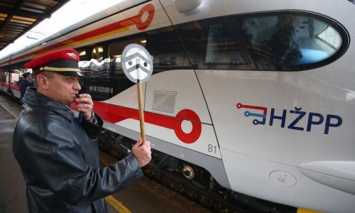 U promet pušten prvi regionalni dizel-električni vlak