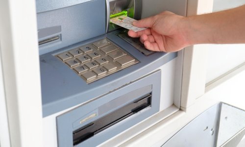 Bankomati 'pljuju' lovu zbog napada hakera