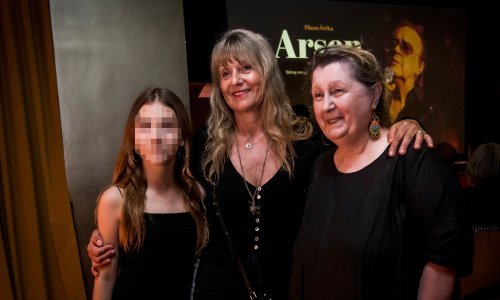 Gotovo nikad ih ne vidimo: Na promociju knjige o Arsenu stigle njegova kći Sandra i unuka Ema
