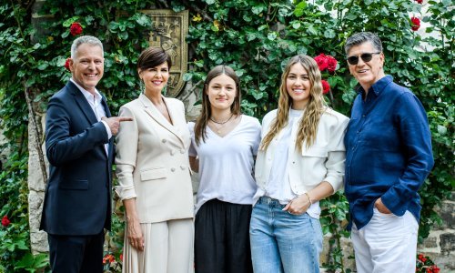 Trenutci nježnosti: Anica Kovač s kćerima postala zvijezda glazbenog spota