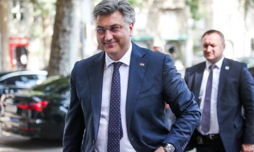 Plenković odgovorio Dobroniću: 'On ima plaću 3.667 eura, a ja…