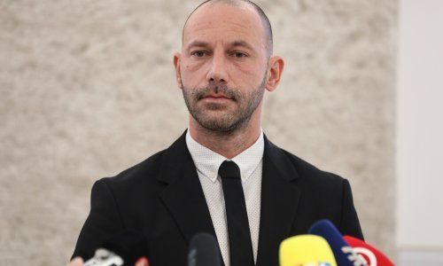 Habijan: Odluka Možemo! je pljuska Grbinu koji kleči pred njima