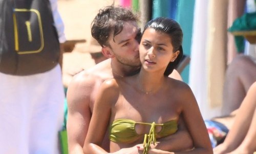 Idila na plaži: Zvijezda Formule 1 ne odvaja se od svoje prelijepe djevojke