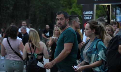 Ni Goran Bogdan i njegova djevojka Jovana nisu propustili Robbieja Williamsa u Puli