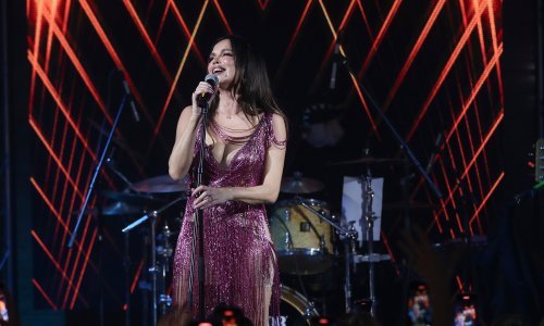 Šljokičasta haljina i dubok dekolte: Severina pokazuje da za nju vrijeme stoji