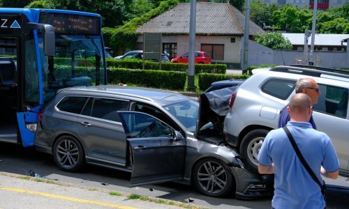 Lančani sudar u Zagrebu: autobus pokupio aute na prometnom križanju