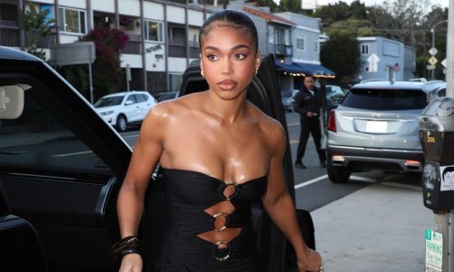 Ponovno je 'in': Ova rastezljiva haljina pristaje figuri kao nijedna druga