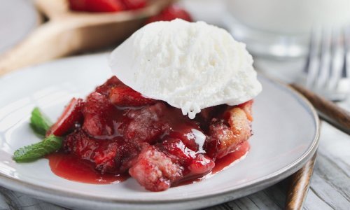 Sočan i jednostavan kolač od jagoda: Ako ga poslužite žlicom, bit će pun pogodak