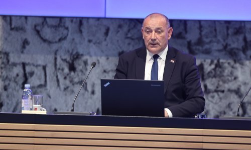 Medved vodio sjednicu Vlade, najavio veće invalidnine i prava branitelja