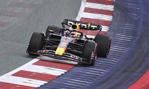 Max Verstappen starta s prve pozicije, ali dva Ferrarija su mu velika prijetnja