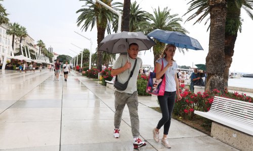 Tijekom dana stiže jako nevrijeme s obilnim pljuskovima, evo kad i gdje
