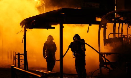 Nešto mirnija noć u Francuskoj: Uhićeno 'samo' 719 osoba, zapaljeno 577 vozila