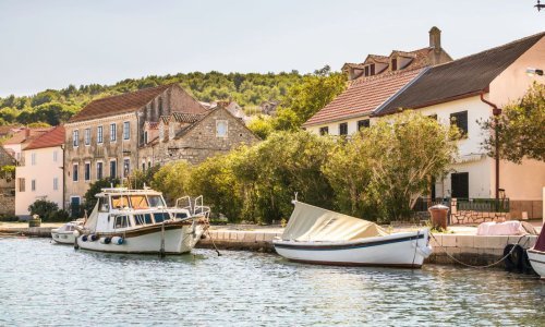 Zeleni otok s 300 stanovnika, s preko 2700 sunčanih sati godišnje, idealna je ljetna destinacija