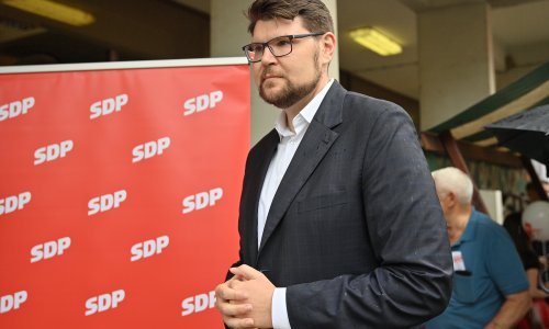 Peđa Grbin: Mislite da će Košić i bulumenta koja kleči nestati ako ih ignoriramo? Neće!