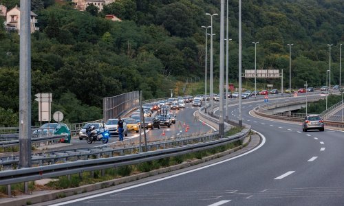 Detalji nesreće kod Rijeke; na vozača koji je stajao iza vozila u kvaru naletio automobil