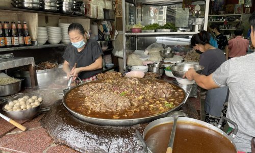 Restoran u Bangkoku stekao je svjetsku slavu juhom koja krčka već 50 godina