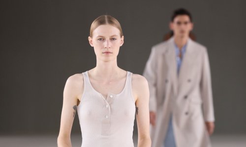 Zaboravite na crnu: Metalik trend nikad nije bio poželjniji, a nosi se od jutra do mraka