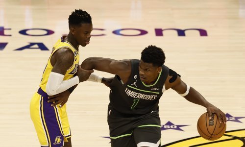 Mjesec dana prije 22. rođendana potpisao ugovor vrijedan 260 milijuna dolara