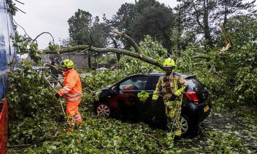 Nizozemsku poharala rijetka oluja Poly; u Amsterdamu ozlijeđene dvije osobe