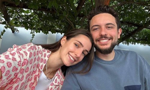 Budući jordanski kralj selfijem s lijepom princezom obilježio prvih mjesec dana braka